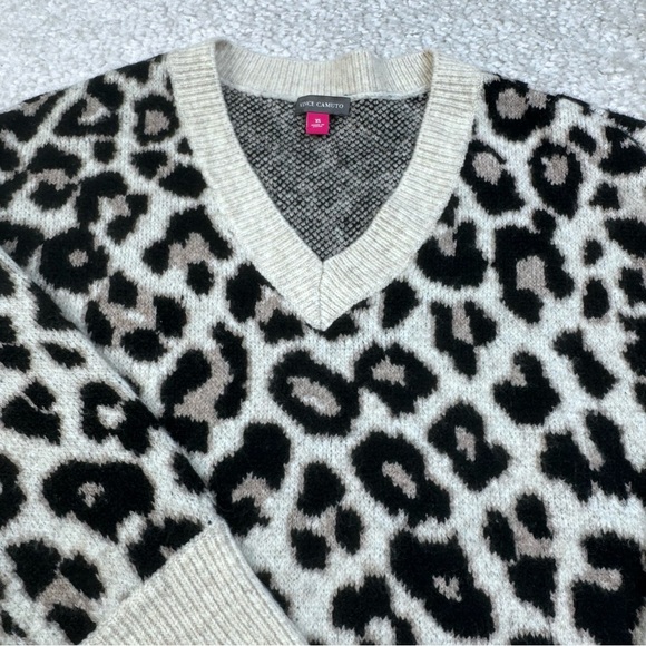 Vince Camuto Leopard Cheetah Print Soft Cozy Sweater. Vneck oversized XS - Picture 1 of 7